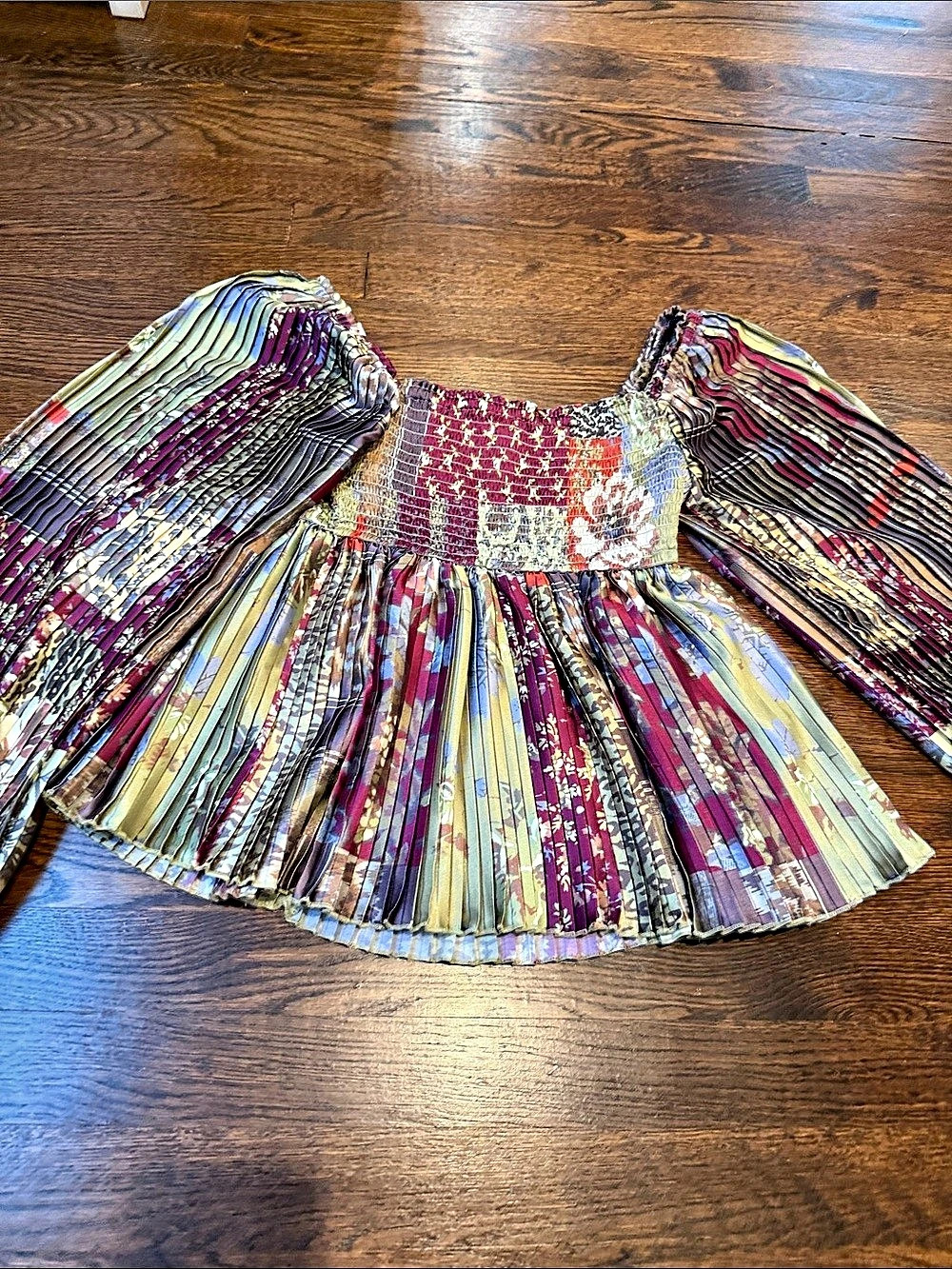Size US 2 Multicolor Pleated Top with Bubble Sleeves
